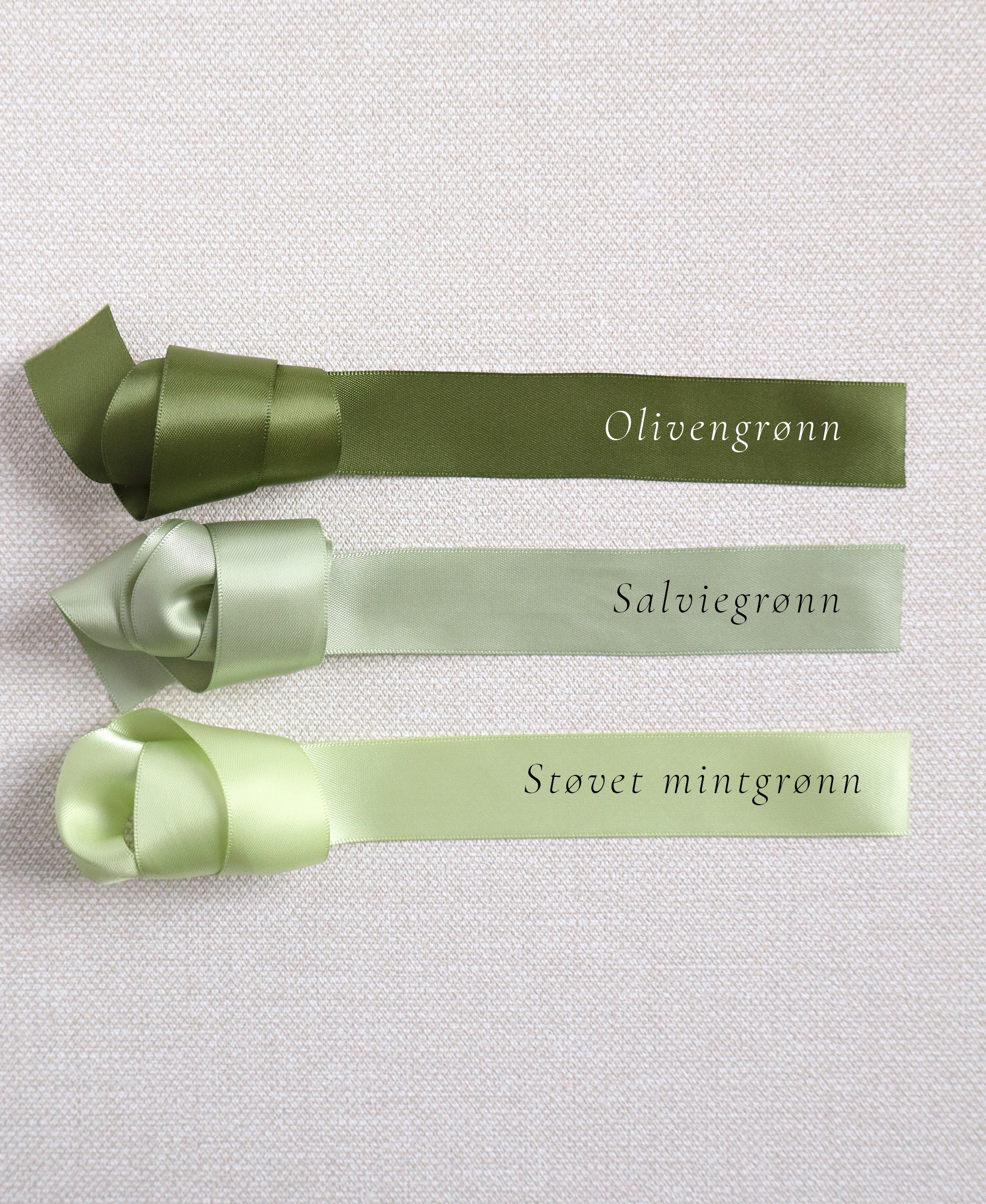 Tilpassede satengbånd med navn | Midtstilt