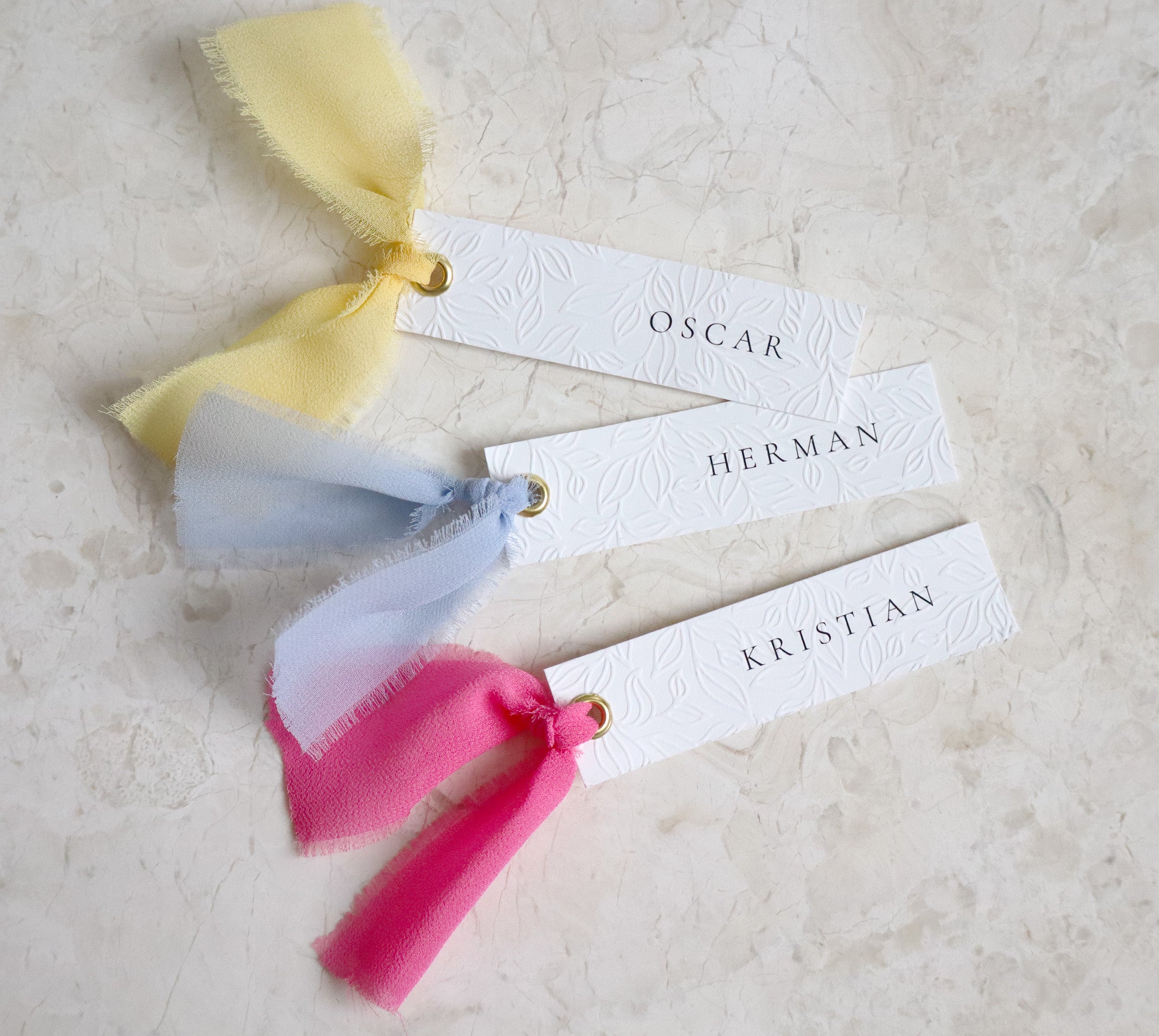 Bordkort med opphøyd preg og bånd