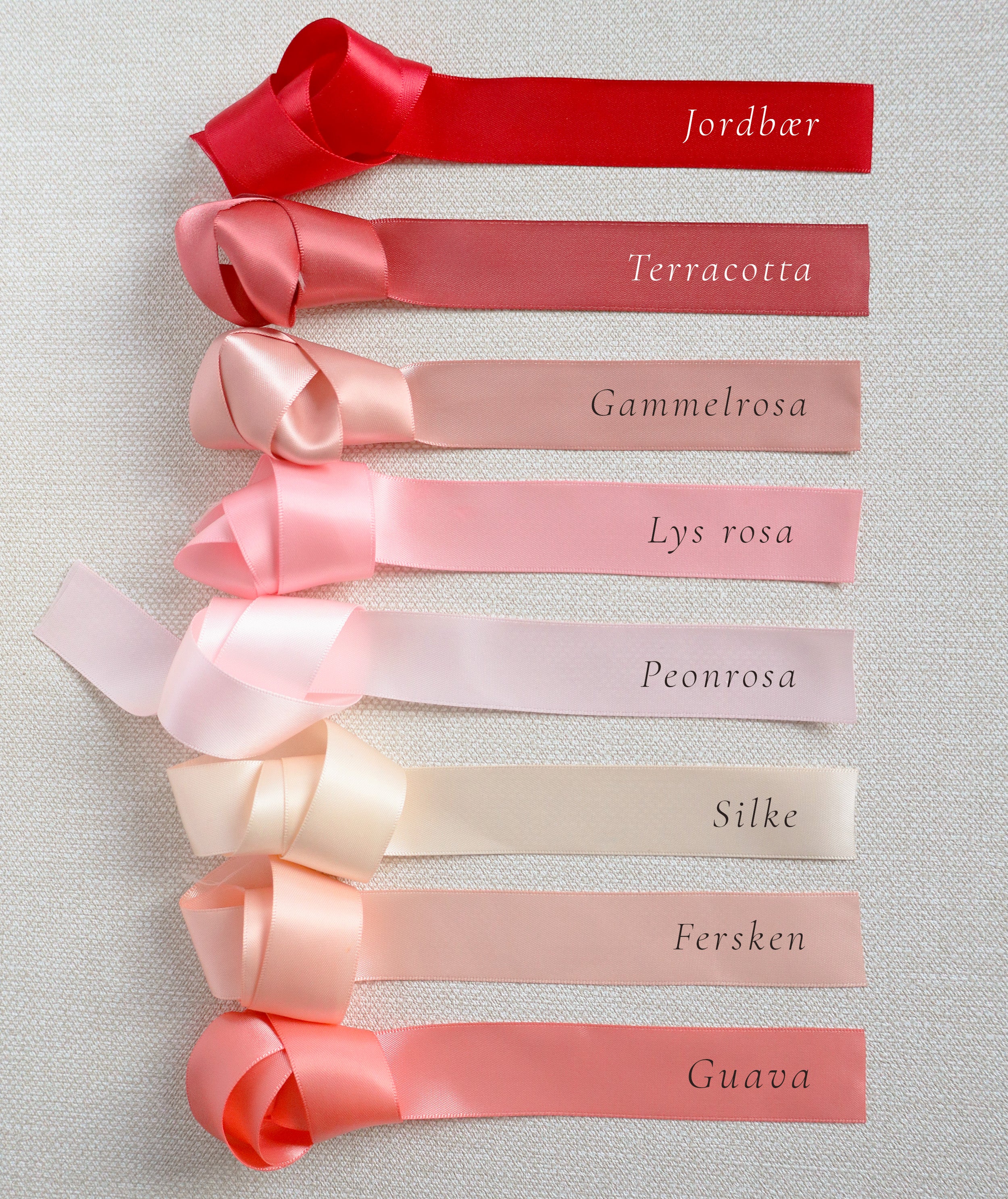 Tilpassede satengbånd med navn | Midtstilt