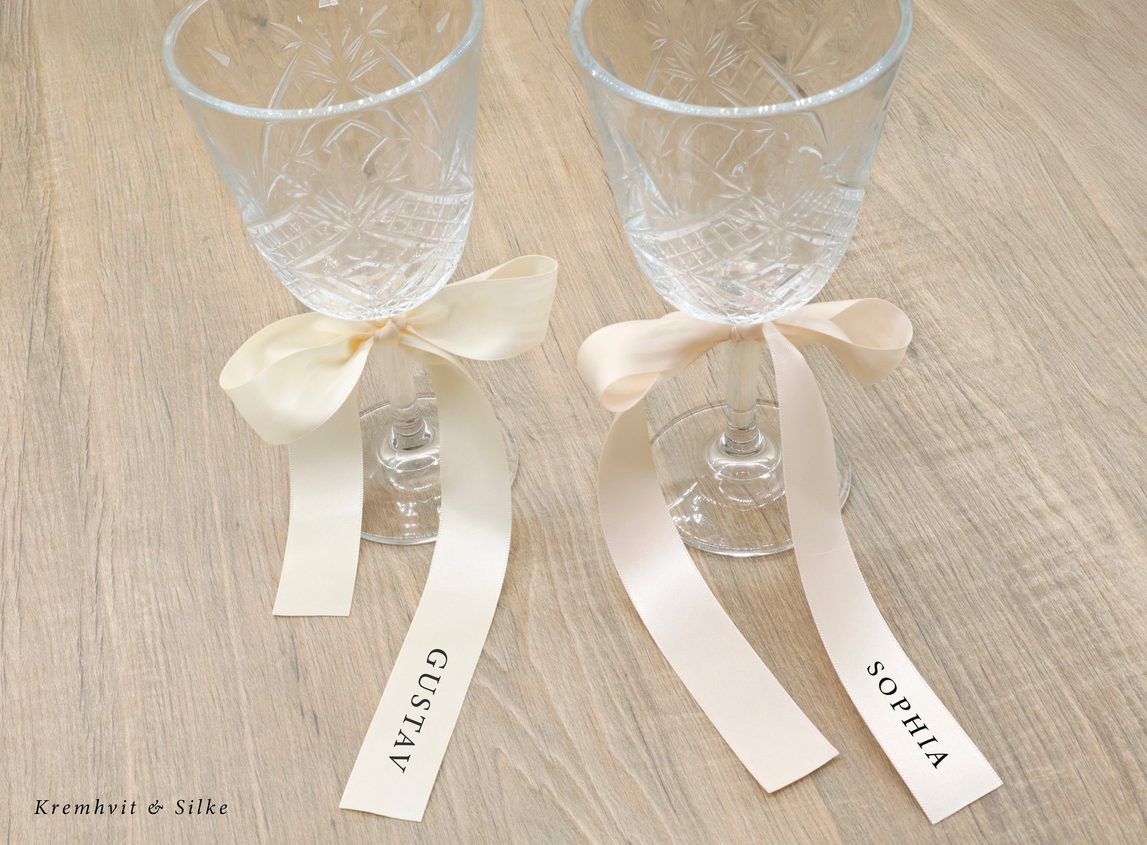 Tilpassede satengbånd med navn